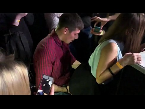 ❤️ Sessu reale in una discoteca russa. Una ragazza russa di 18 anni in l'anu è a vagina scopata in una discoteca ❤❌ Video sessu à co.domhudognika.ru ❤